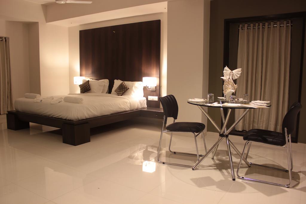 Hotel Magnum Inn Junagadh Δωμάτιο φωτογραφία