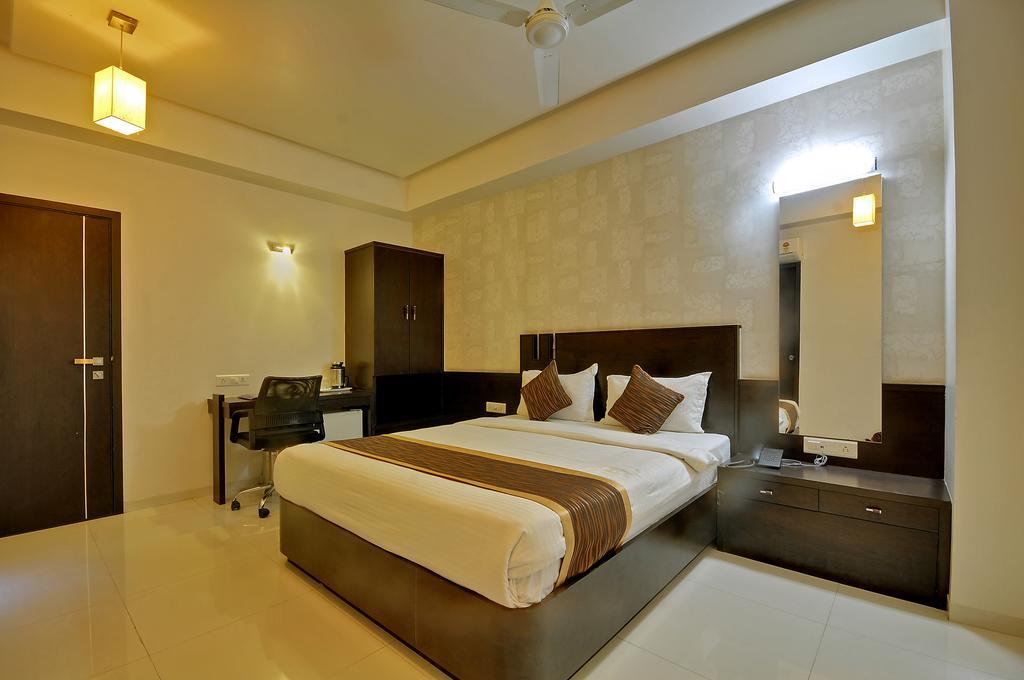 Hotel Magnum Inn Junagadh Εξωτερικό φωτογραφία